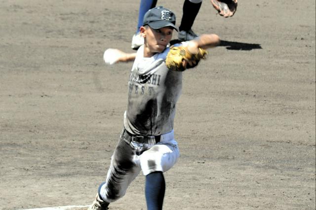 バドミントン部の挑戦：少人数でも声を出し続けた倉吉西の古林貴樹主将