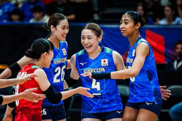 女子バレーボール日本代表、VNL準決勝へ！佐藤淑乃の熱きブロックで勝利を掴む