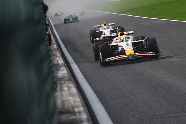 2025年F1ベルギーGP：レーシングブルズの明暗、ローソンの8位入賞とハジャーのトラブル