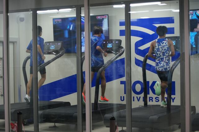 東海大・湘南キャンパスの新施設「H3-Lab.」で高地トレーニングと暑熱対策を同時に実現