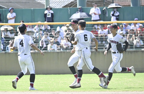 夏の高校野球三重大会決勝：津商の堅守と攻撃の果敢さが光る試合