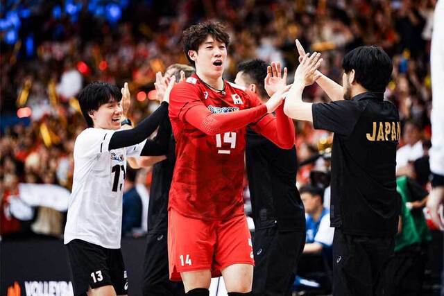バレーボールネーションズリーグ2025：石川祐希と高橋藍のキュートなダンスでファン熱狂！