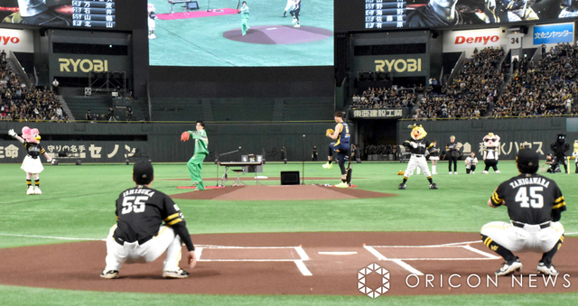 Bリーグ宇都宮ブレックス比江島慎とDリーグTAKUMIがソフトバンクホークス20周年記念セレモニアルピッチを飾る