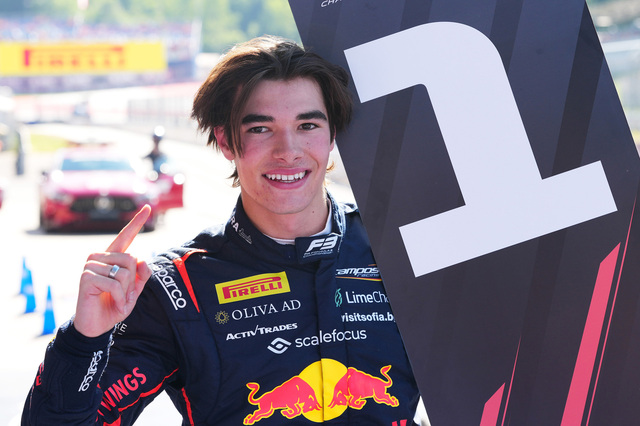 レッドブルの未来の星、ニコラ・ツォロフがFIA F3シルバーストン予選で圧巻のパフォーマンス！