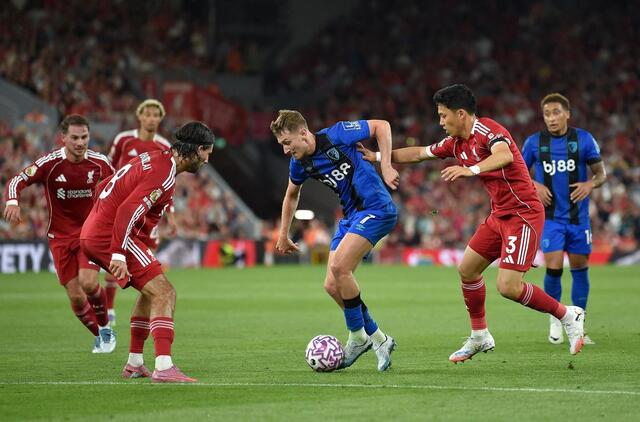 リバプール遠藤航、プレミア50試合目でサラーをアシスト！開幕戦で鮮やかな勝利