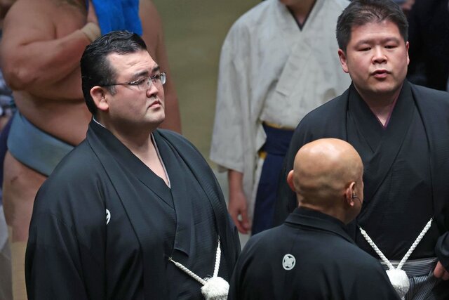 【大相撲】審判の舞台裏：秀ノ山親方が語る勝負判定の秘話と危険な瞬間