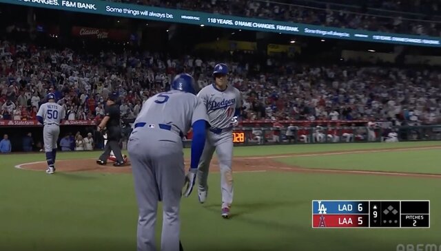 大谷翔平の豪快ホームランとフリーマンのユニークな出迎えポーズが話題に【MLB】