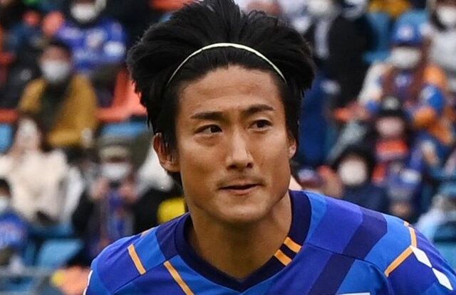 都倉賢と妻のプールショットが話題に！Jリーガーのラブストーリー