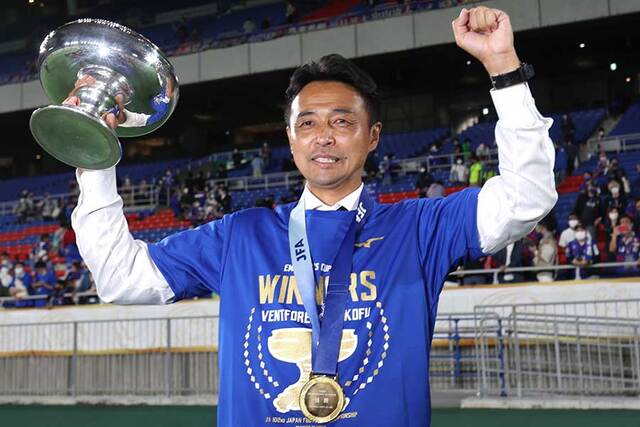吉田達磨監督のJリーグ奮闘記：甲府での天皇杯制覇と契約満了の苦悩